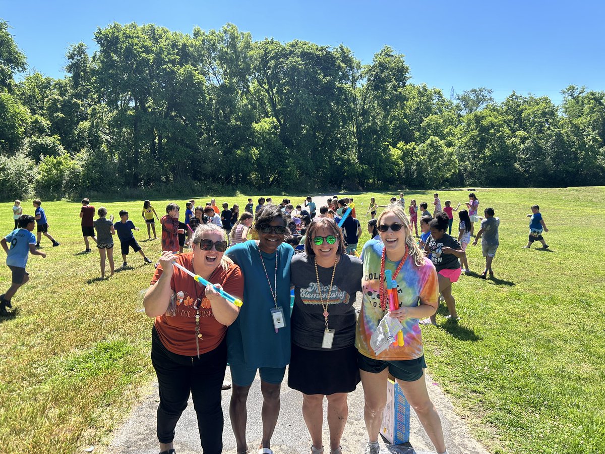 fssdMES's tweet photo. Fourth graders had a blast celebrating extraordinary growth on iReady in both reading and math. It was a well deserved water balloon extravaganza! https://t.co/aXEYRb13jV