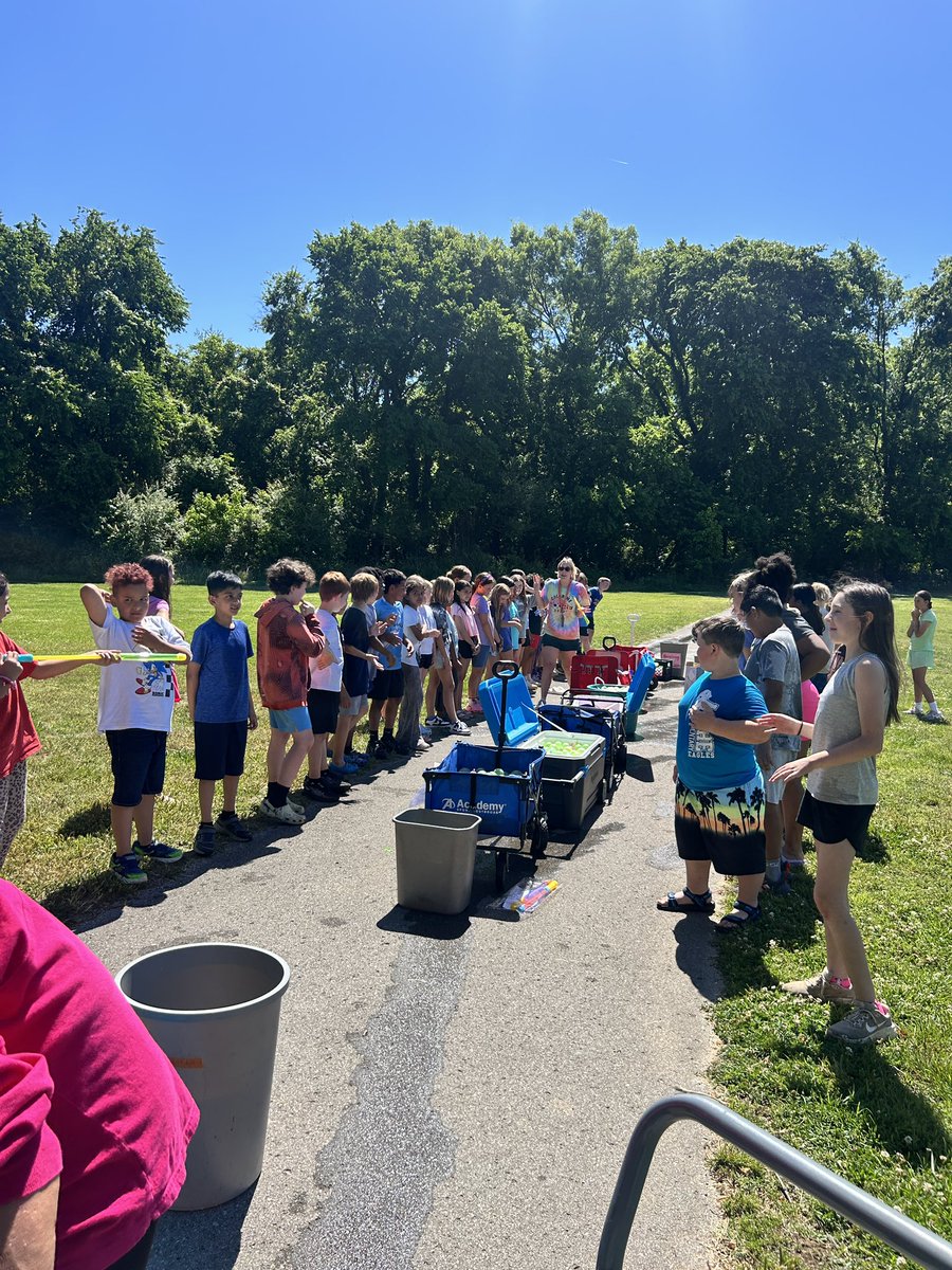 fssdMES's tweet photo. Fourth graders had a blast celebrating extraordinary growth on iReady in both reading and math. It was a well deserved water balloon extravaganza! https://t.co/aXEYRb13jV