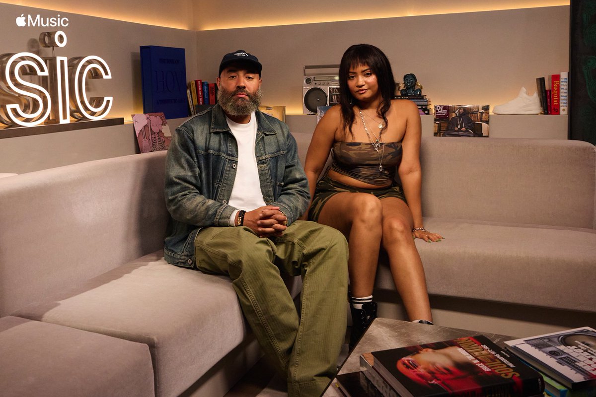 rain_labs's tweet photo. Ghana is definitely where it’s at! 🇬🇭🇬🇭

Go check out the conversation between @mellissadarlin and @oldmanebro on @applemusic 🎙️✨

Link in bio☝🏾

#PoweredByRainlabs #Mellissa #AppleMusic https://t.co/HunpqrdaBq