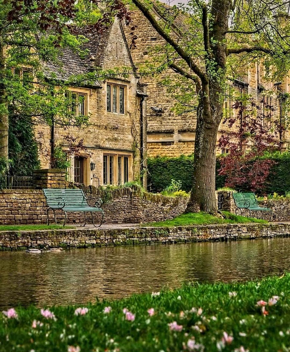 English Cottages tweet media