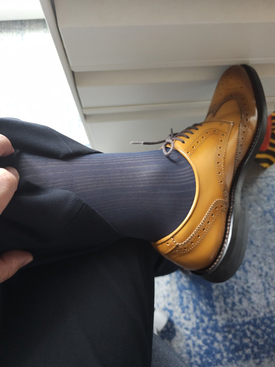 SockRay513's tweet photo. 这双还看还结实，适合通勤 https://t.co/7qR6m84fTS