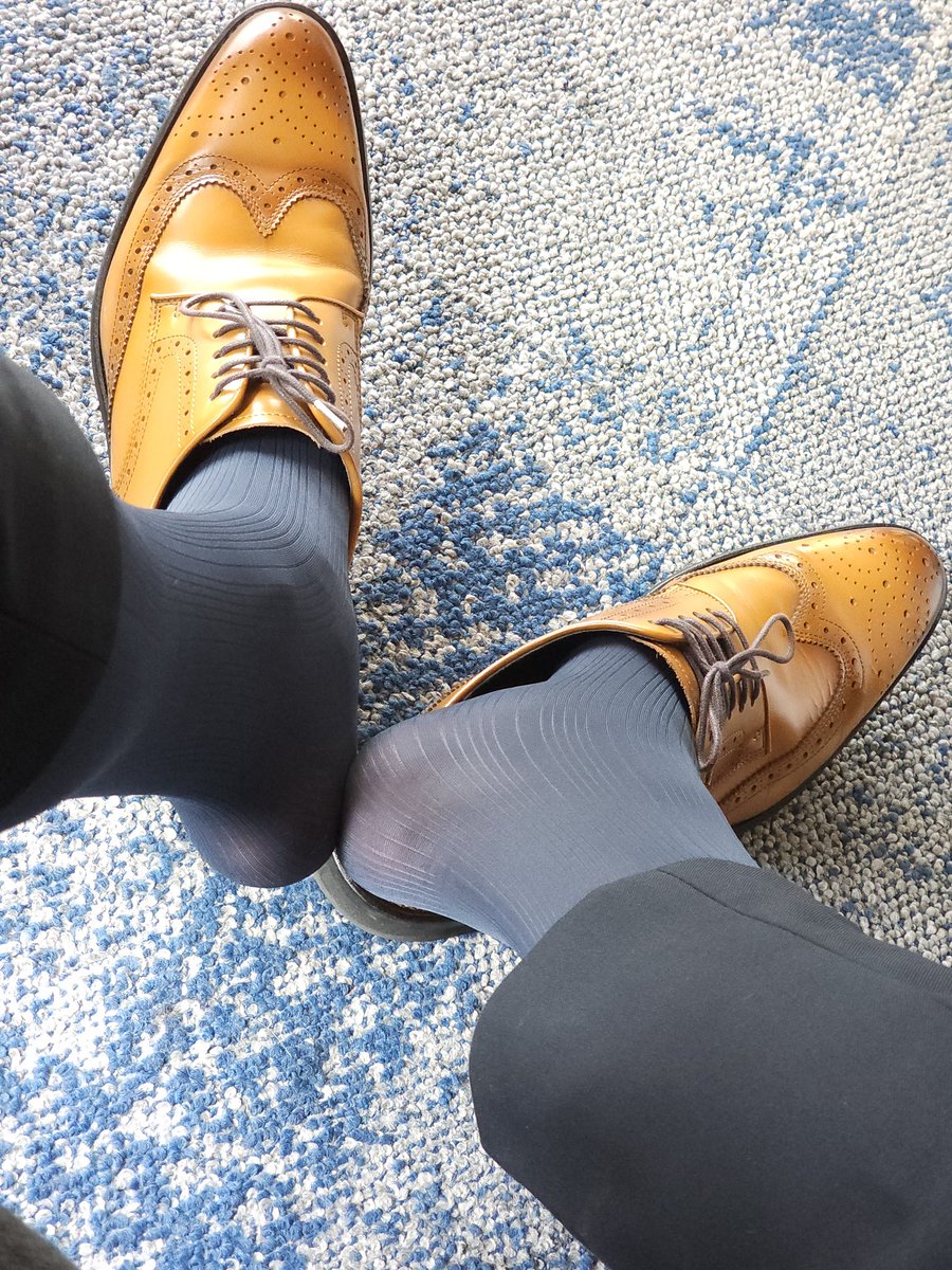 SockRay513's tweet photo. 这双还看还结实，适合通勤 https://t.co/7qR6m84fTS