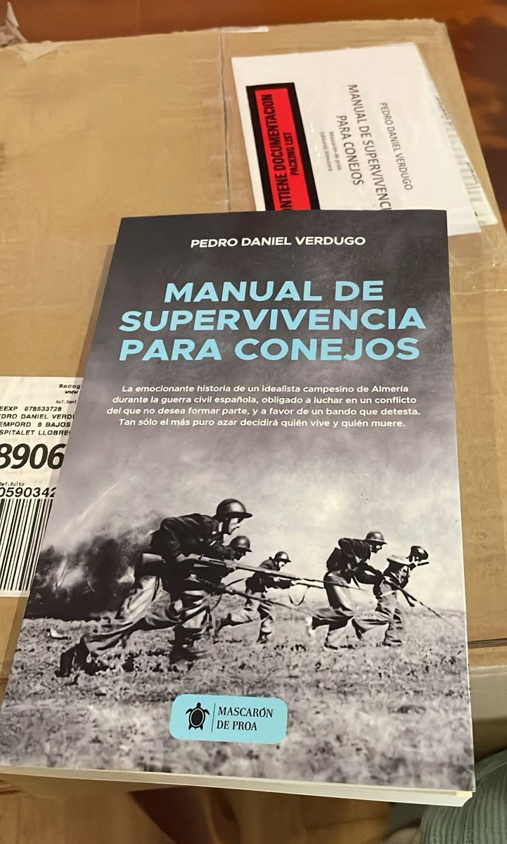 Informadicto's tweet photo. ¡Por fin han llegado a casa! 😍🥰🥲#ManualdeSupervivenciaparaConejos, de @Informadicto. ¿Quién quiere uno?😎 #Novela #GuerraCivil https://t.co/ZfdimnmRSR