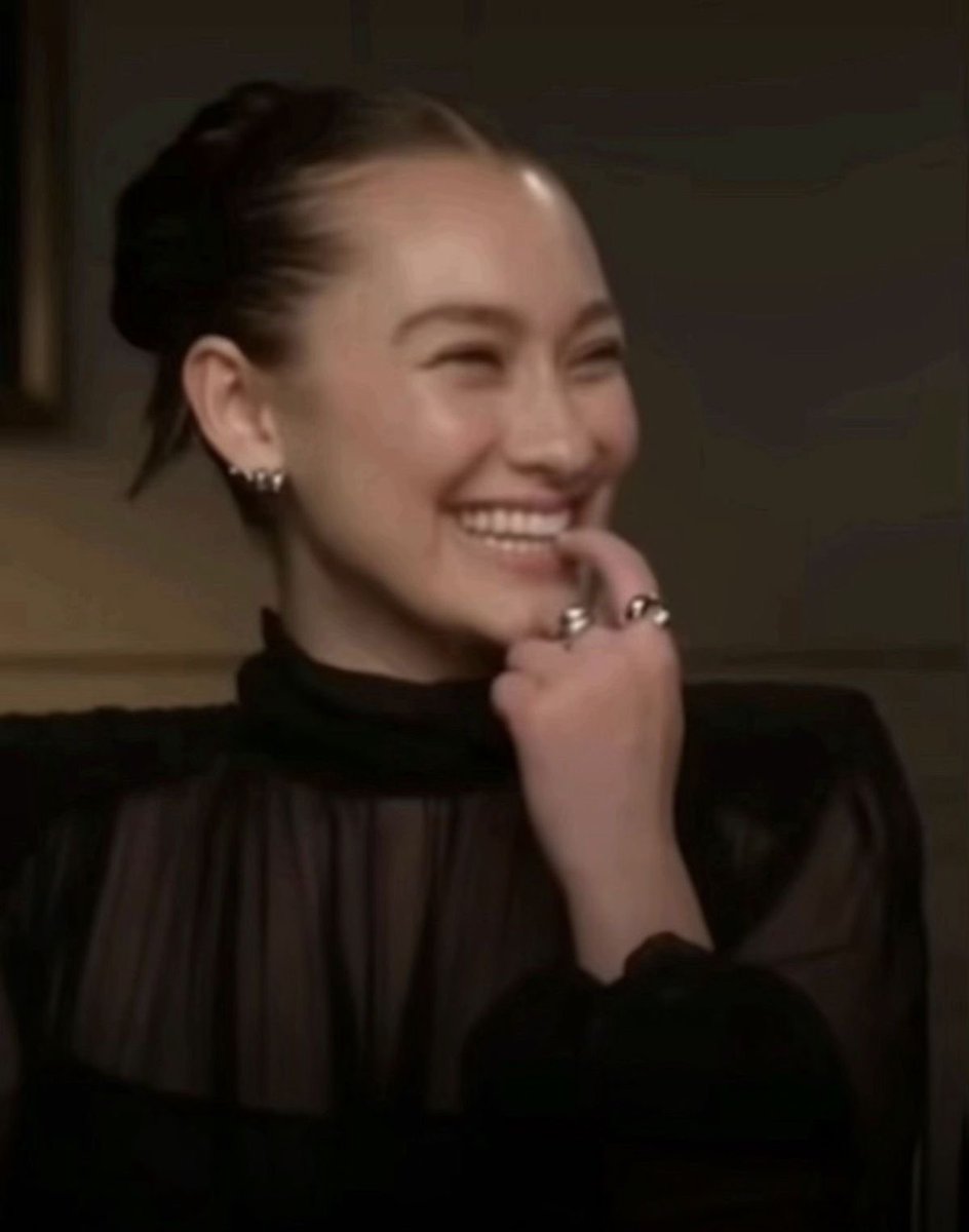 emilixdv's tweet photo. I should be asleep it’s 3am I’ve got class in the morning and rehearsals for my theater class  showcase but I’m over here obsessing over off campus 😩 https://t.co/4nVSHruelR