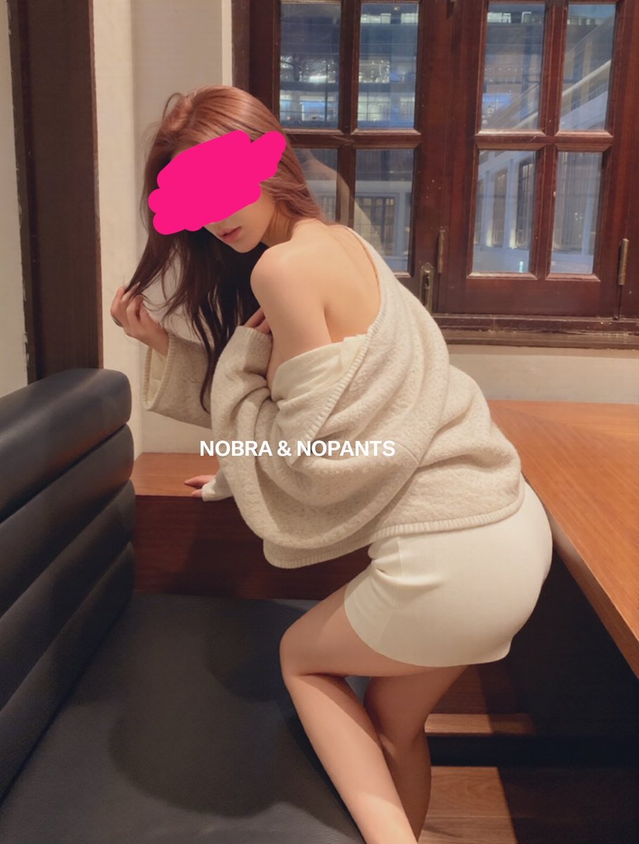 天花板级别的漂亮！超级美女！
套装里面真空裸露 
超级反差的拍摄 她紧张的要命 但又做出暴露淫荡的姿势

会员 更多顶级女神 更私密内容 https://t.co/K84I0ApsFM