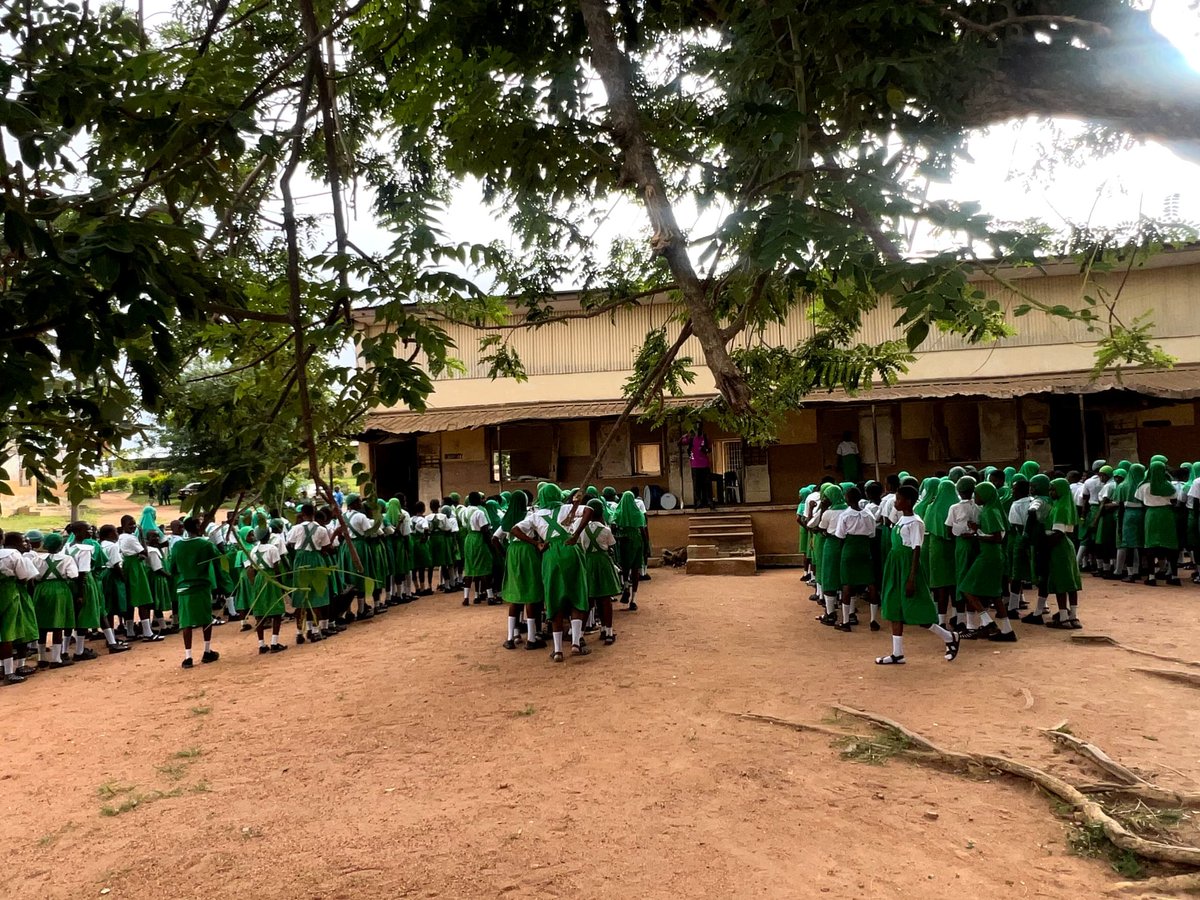 TheAzizaDev's tweet photo. 276 girls reached today at Baptist Girls High School, Gbdofon, Osogbo, Osun State through the Money-Wise Girls Project 💜

They learned:
• Basics of financial literacy
• 5 financial literacy skills
• Importance of smart money decisions
 #FinancialLiteracy #GirlsEducation https://t.co/AXRszaiLqg
