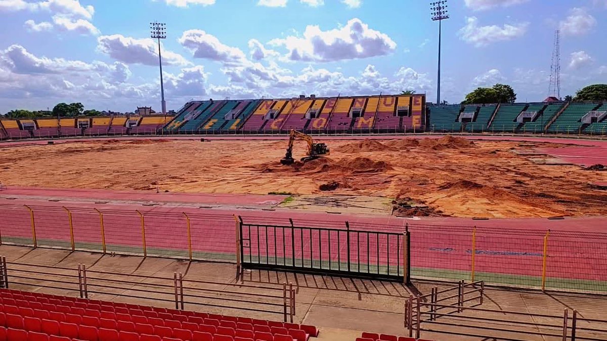 actualites229's tweet photo. 🇧🇯 À Porto-Novo, le Stade Charles de Gaulle est en rénovation https://t.co/XuGktnzggk