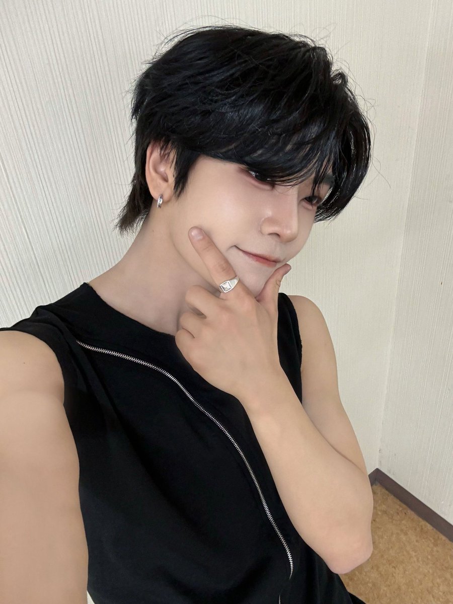 롱✰ tweet media