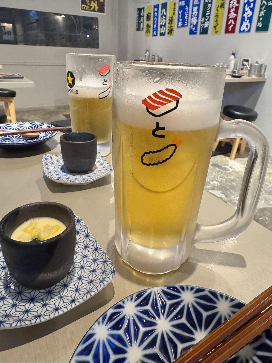 yuuro221's tweet photo. 東京グランド花月本日いきました！
アキさんのアキ助にケンさんのケンロボ最高でした😆
漫才もコントも全部面白かった！
帰りは寿司🍣と天ぷら🍤の店で🍺
よき店でした😊
#東京グランド花月 https://t.co/EvrHWw4aw4
