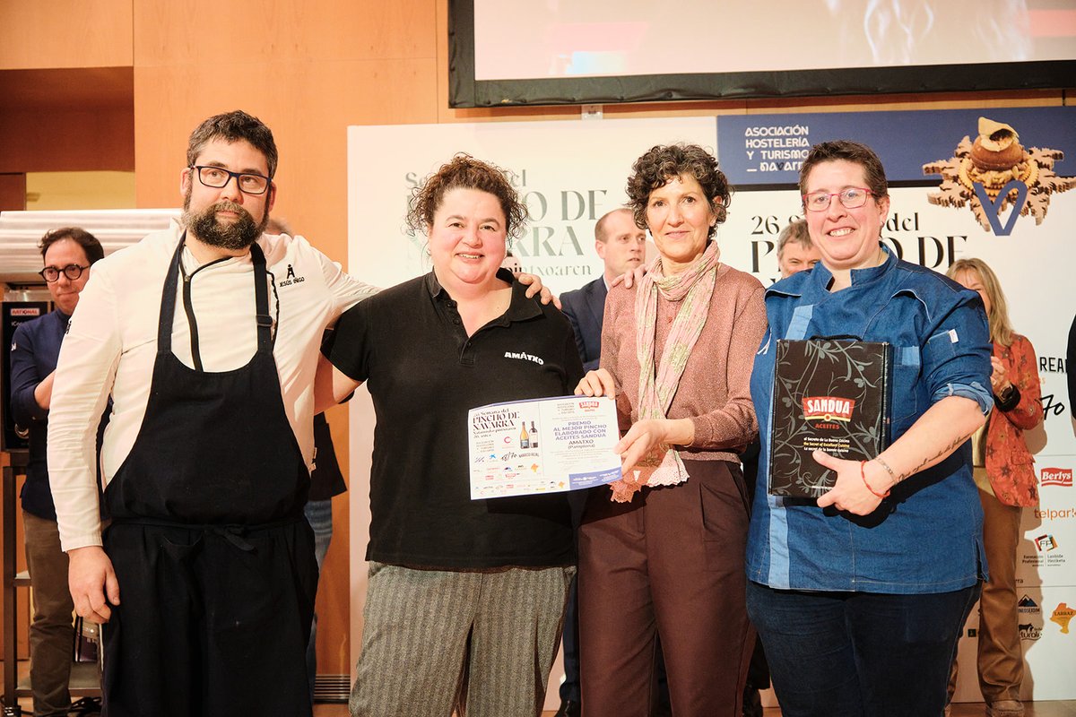 hostnavarra's tweet photo. Premios patatrocinadores #semanadelpincho2026
Premio Sandua al Mejor Pincho con Aceite: Bar Amatxo 
 Mejor Pincho Sin Gluten: Camping Iratxe @CAMPINGIRATXE 
 Premio Heineken Calidad y Servicio @HaciendaMutilva 
Subvenciona @VisitNavarra
Con la colaboración de @VisitPamplona https://t.co/jwj6cAk9rR
