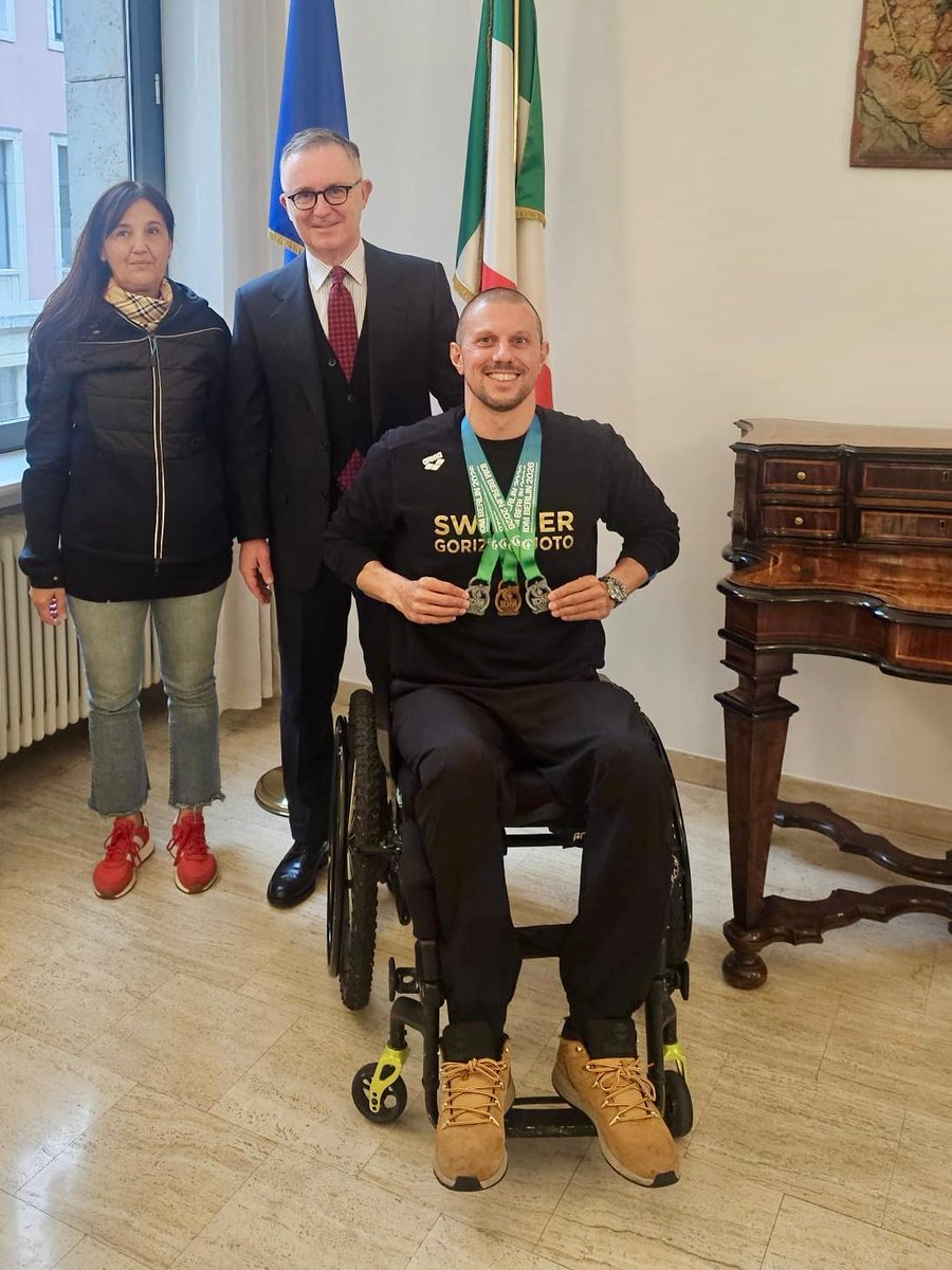 ItalyinGermany's tweet photo. Grande onore per l'Ambasciatore #Bucci accogliere in Ambasciata il campione di nuoto paralimpico pluripremiato #LucadaPrato🇮🇹🏅, protagonista di straordinari risultati internazionali ottenuti agli #IDMBerlin 2026!
👏🇮🇹🏅🇩🇪
#ParaSwimming #FederazioneItalianaNuotoParalimpico https://t.co/EnlBZ3yJQh