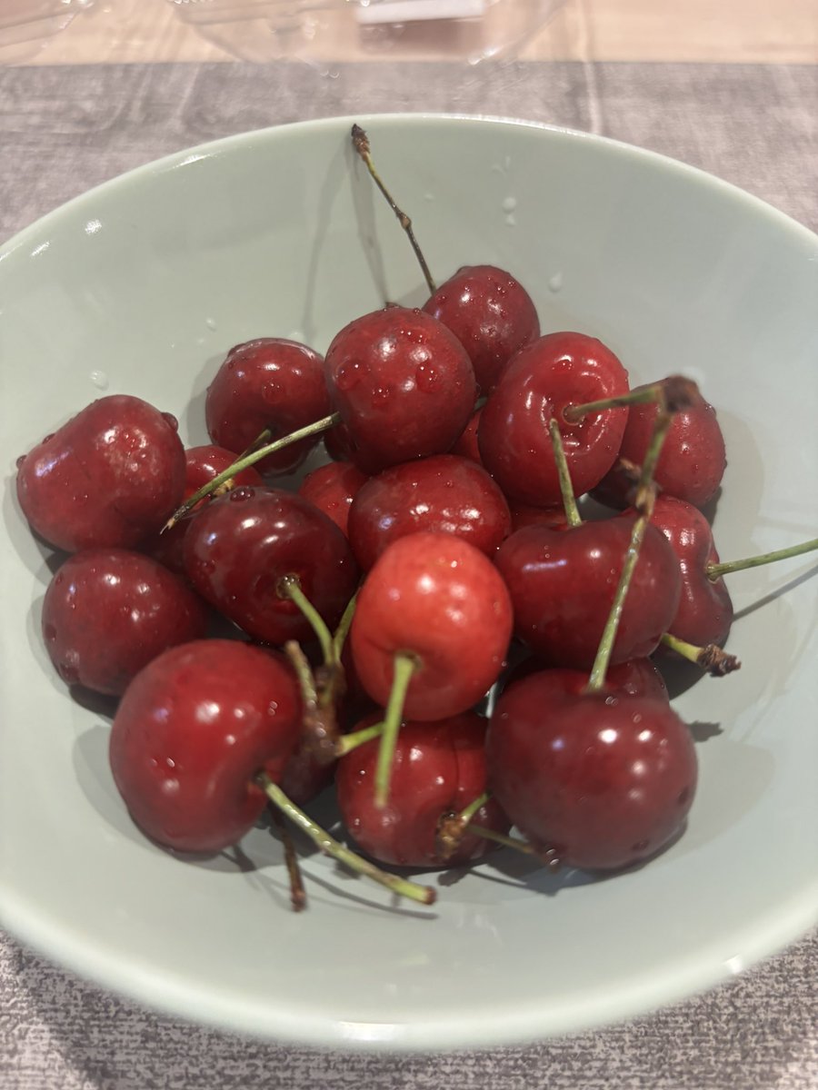 mogyuri's tweet photo. ワタシさくらんぼ〜🍒 https://t.co/4XWIb6rEro