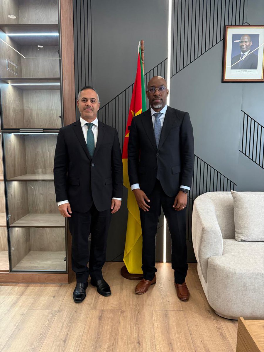 UAEinMaputo's tweet photo. S.Excia Mansour AlJwaied, Embaixador dos EAU em #Moçambique, reuniu com S.Excia João Matlombe, Ministro dos Transportes e Logistica, e  abrdaram as relações económicas e de investimentos entre os dois países.
#UAE
@mofauae https://t.co/V9O3LtKa77