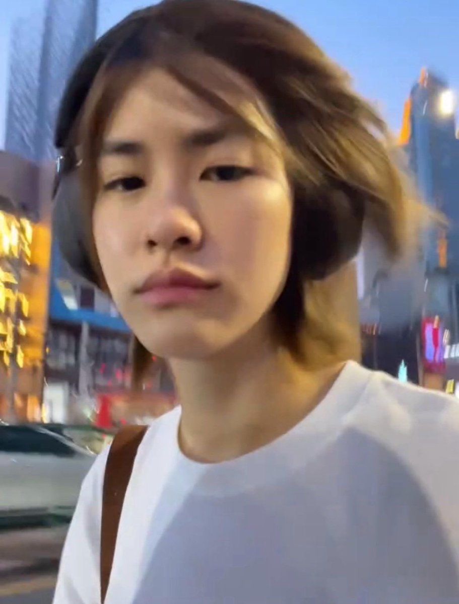 พ้อนกี้มีหงอน tweet media
