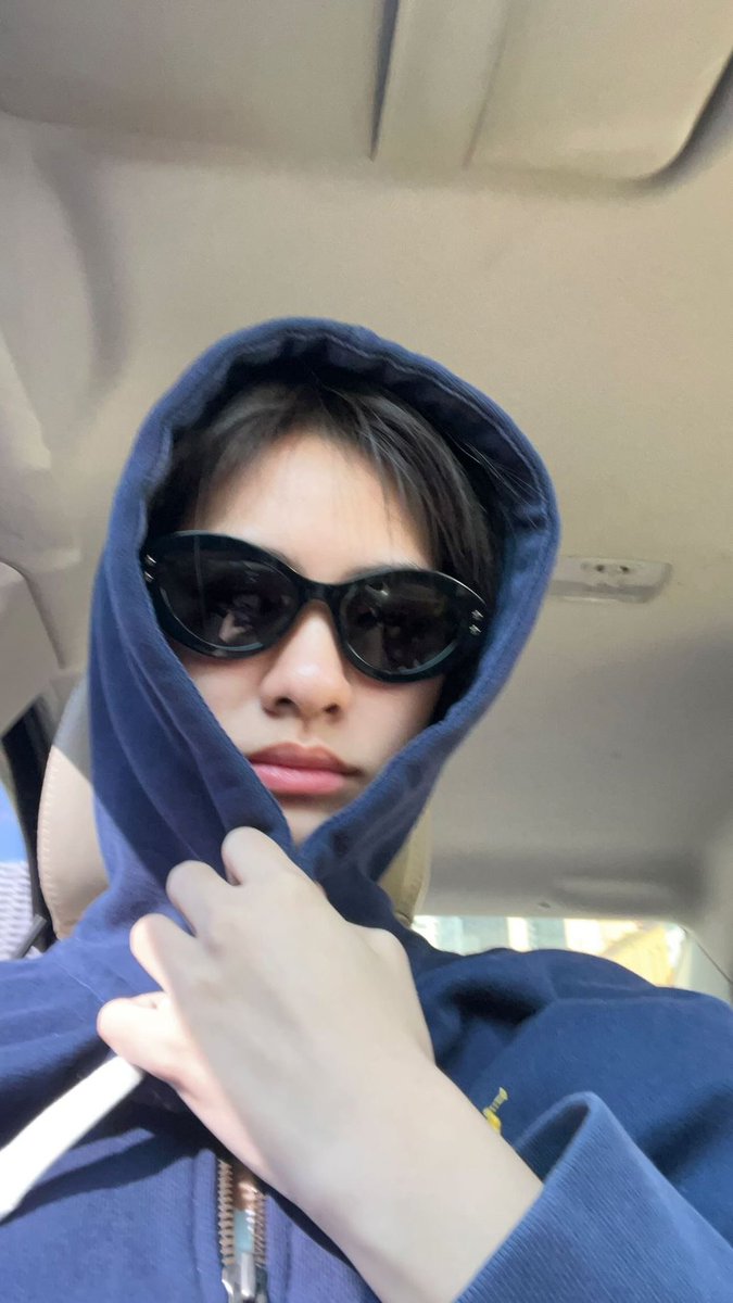 พ้อนกี้มีหงอน tweet media