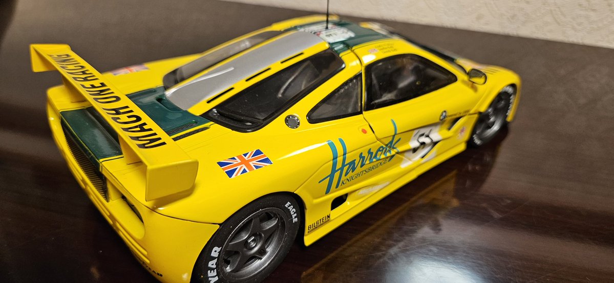 UTモデル 1/18 マクラーレン F1 GTR ヤフオクでお安く出てました✨ 右