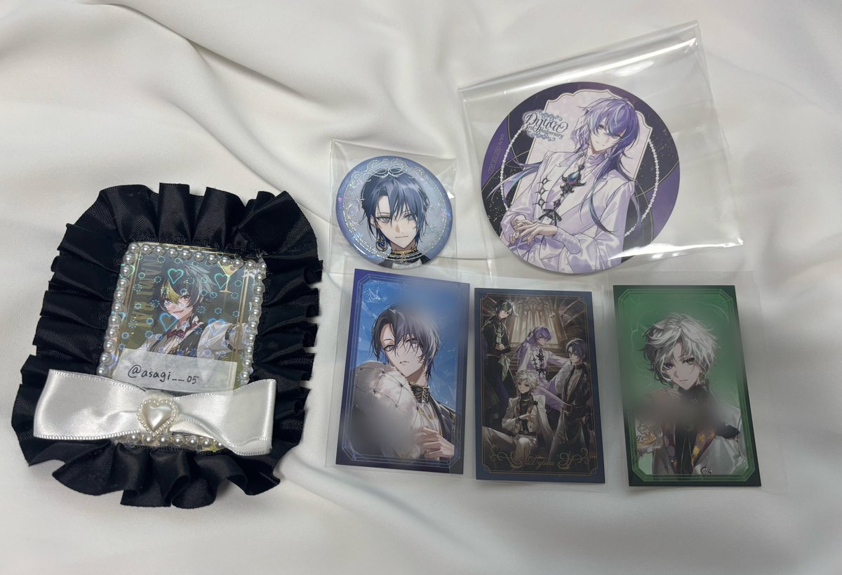 asagi__05's tweet photo. 【交換】 にじさんじ Dytica 3周年 3rd Anniversary ランダムチェキ風カード 
缶バッジ コースター 

譲→画像1枚目

求→画像2枚目

・チェキはN⇄N、R⇄Rでの交換
・郵送交換希望
・検索からでもお気軽にお声掛けください https://t.co/ZYTWDbpoNX