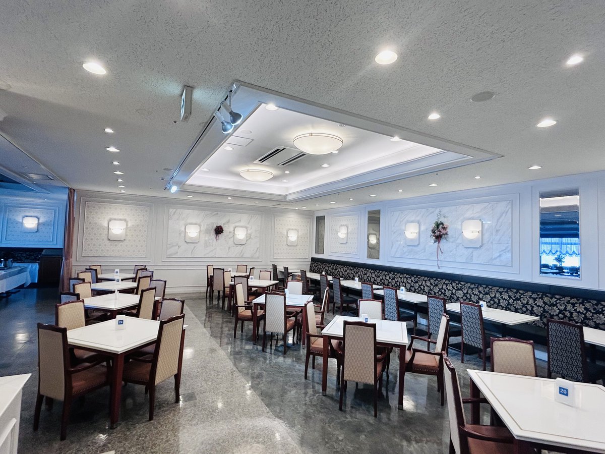 CoachandFour_JP's tweet photo. 「コーチャンフォー新川通り店に、物語が動き出す場所があった。」
会場は”レストラン&カフェ インターリュード”!
ヨーロッパ調の落ち着いた雰囲気の中、コーヒーの香りとサイコロの音が心地よく響く空間で、思い思いにゲームをお楽しみください☕
書籍コーナーではココフォリア公式グッズを大展開中!今だけのラインナップをお見逃しなく👀皆様のご参加、お待ちしております!
#TRPG #CCFOLIA #コーチャンフォー