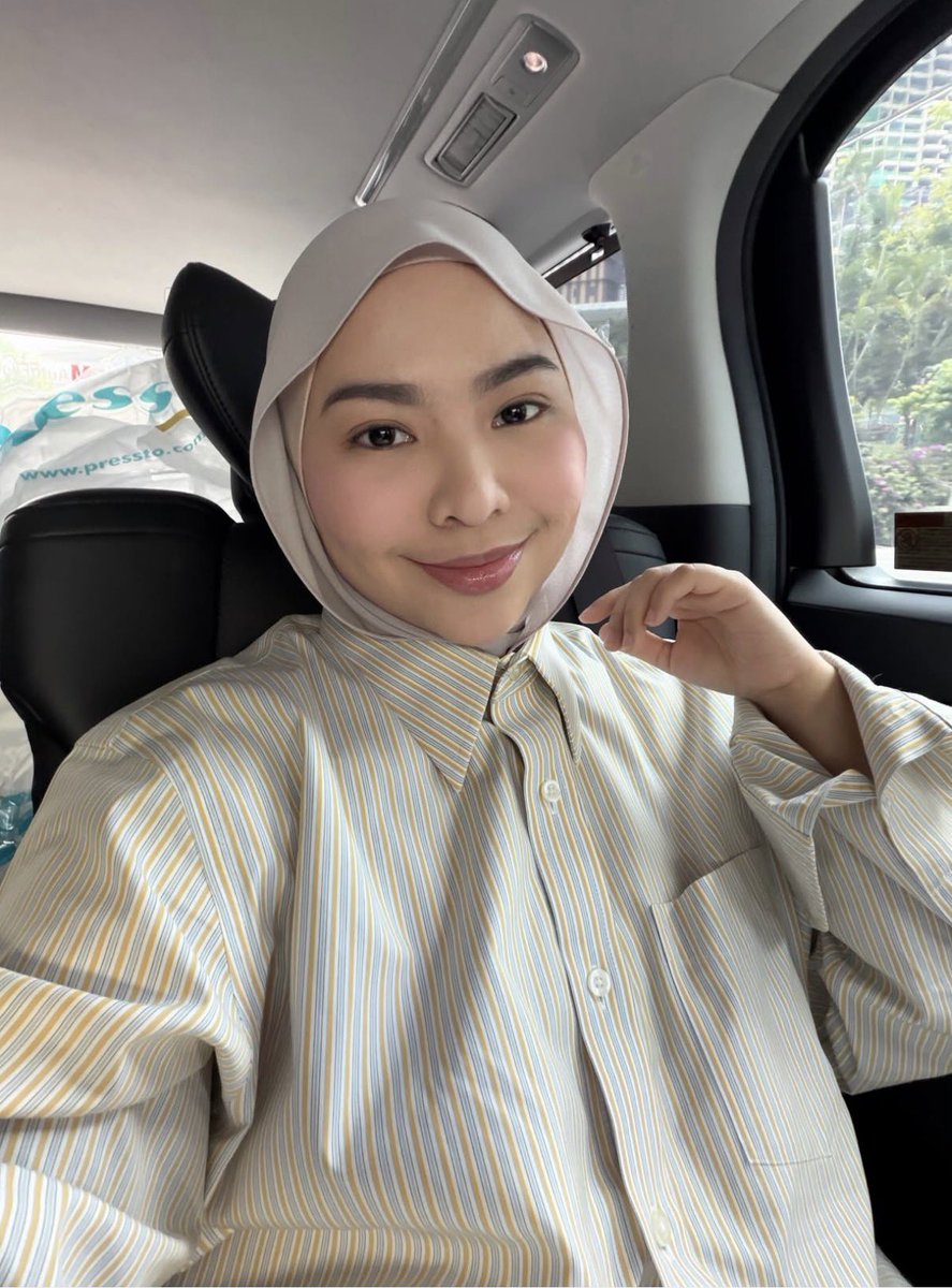 cartapop's tweet photo. Aina Abdul stuns in new selfie. https://t.co/vM9kTbH9fm