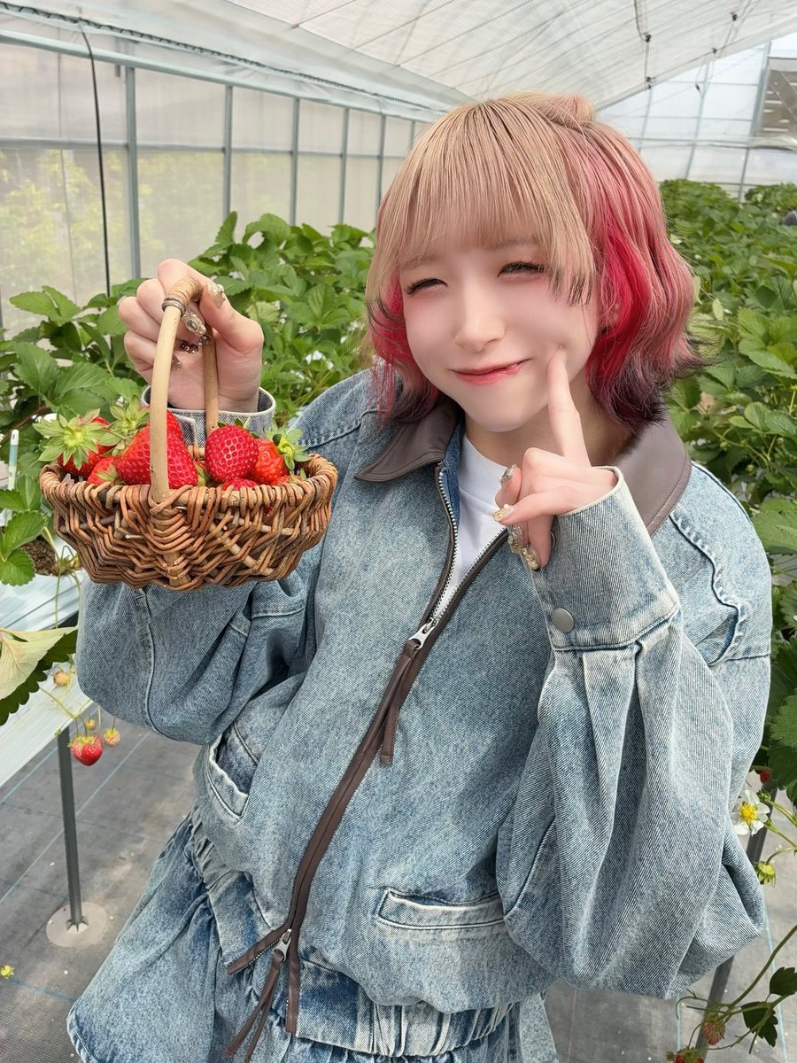 隊長はご満悦！！🧺🍓🍼