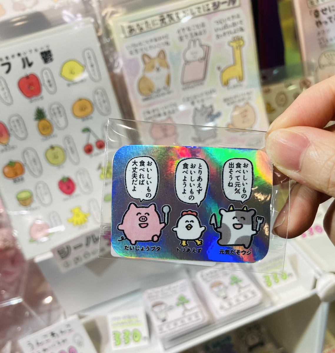 tawashi3333's tweet photo. キラキラシールやサイン入り単行本など売り切れてたグッズを追加してきました！ https://t.co/iS91aqieGd