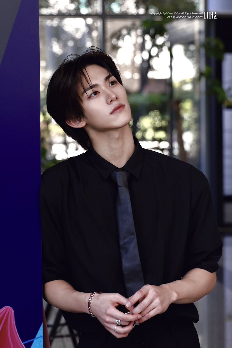 디어준 tweet media