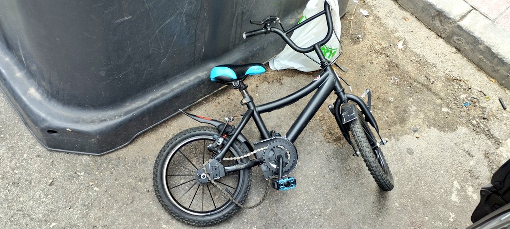 BiciVicen's tweet photo. No la abandones, por fa!...la #bicicleta 🚲 no se lo merece... Da alegría y con poco mantenimiento dura toda la vida... #nocontamina ,ni gasta ⛽ , recuperarla y repararla en @TallerBiciGDTN @pedalibre @CosladaenBici @labicicritica @30diasenbici @biciabandonada @Bicicleto_ZGZ https://t.co/9rt3eWiInr