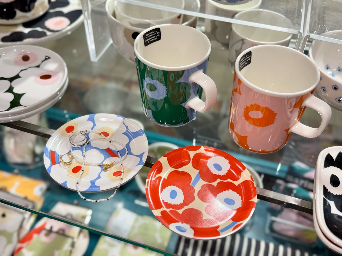 smith_kwsk's tweet photo. marimekkoから新作が多数入荷しました！
定番の食器以外に日本限定のバッグや巾着など。そのまま飾ってもかわいい木製コースターは、アクセサリートレイとしてもおすすめです◎
画像に写っていないものもぜひ店頭にてご確認ください。 https://t.co/XpN6Ol79s9