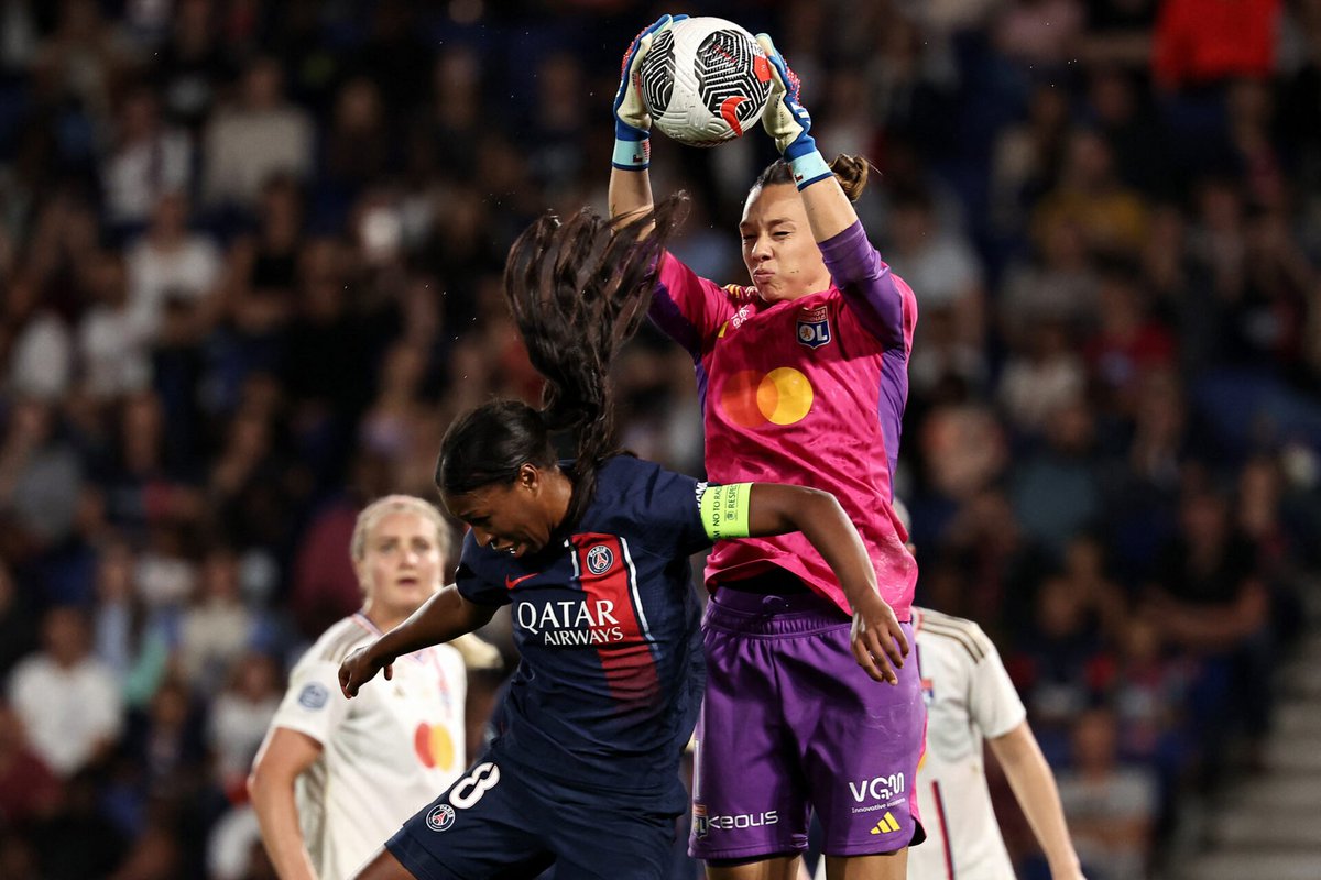 fenottes's tweet photo. Christiane #Endler nommée pour le titre de meilleure gardienne de Première Ligue
(O&L : https://t.co/lR7eDLT4Bc) https://t.co/ISD96MbGAc