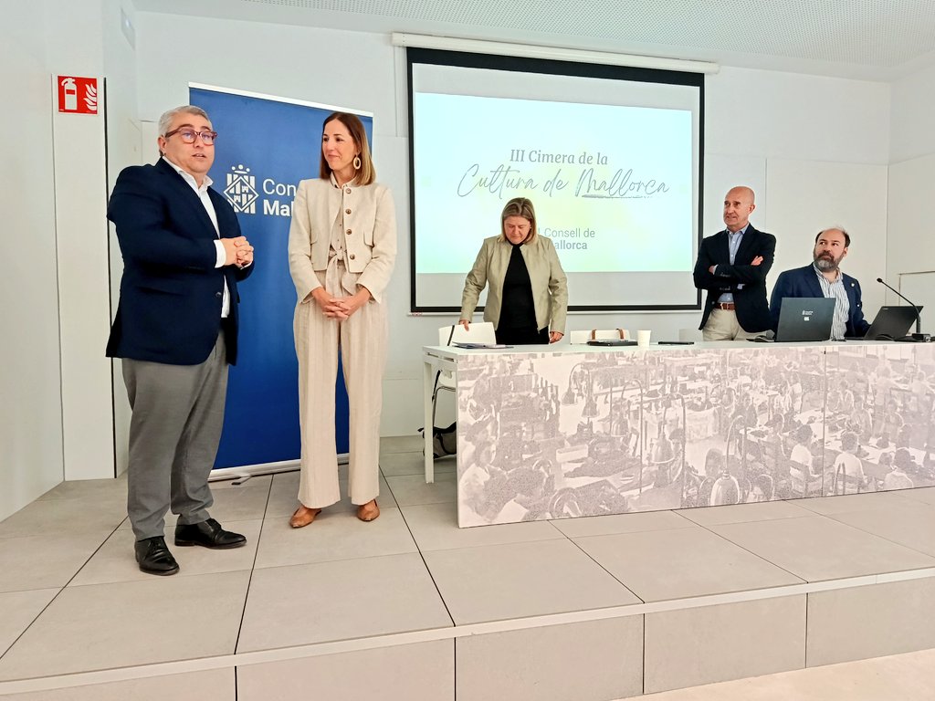 museuinca's tweet photo. El Museu del Calçat i de la Indústria acull la III Cimera de la Cultura de Mallorca que du a terme @culturamallorca.

Un plaer acollir aquesta trobada de coordinació amb els municipis. https://t.co/Kdm9w0rF85