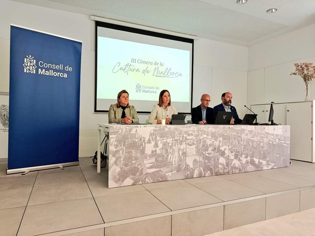 museuinca's tweet photo. El Museu del Calçat i de la Indústria acull la III Cimera de la Cultura de Mallorca que du a terme @culturamallorca.

Un plaer acollir aquesta trobada de coordinació amb els municipis. https://t.co/Kdm9w0rF85
