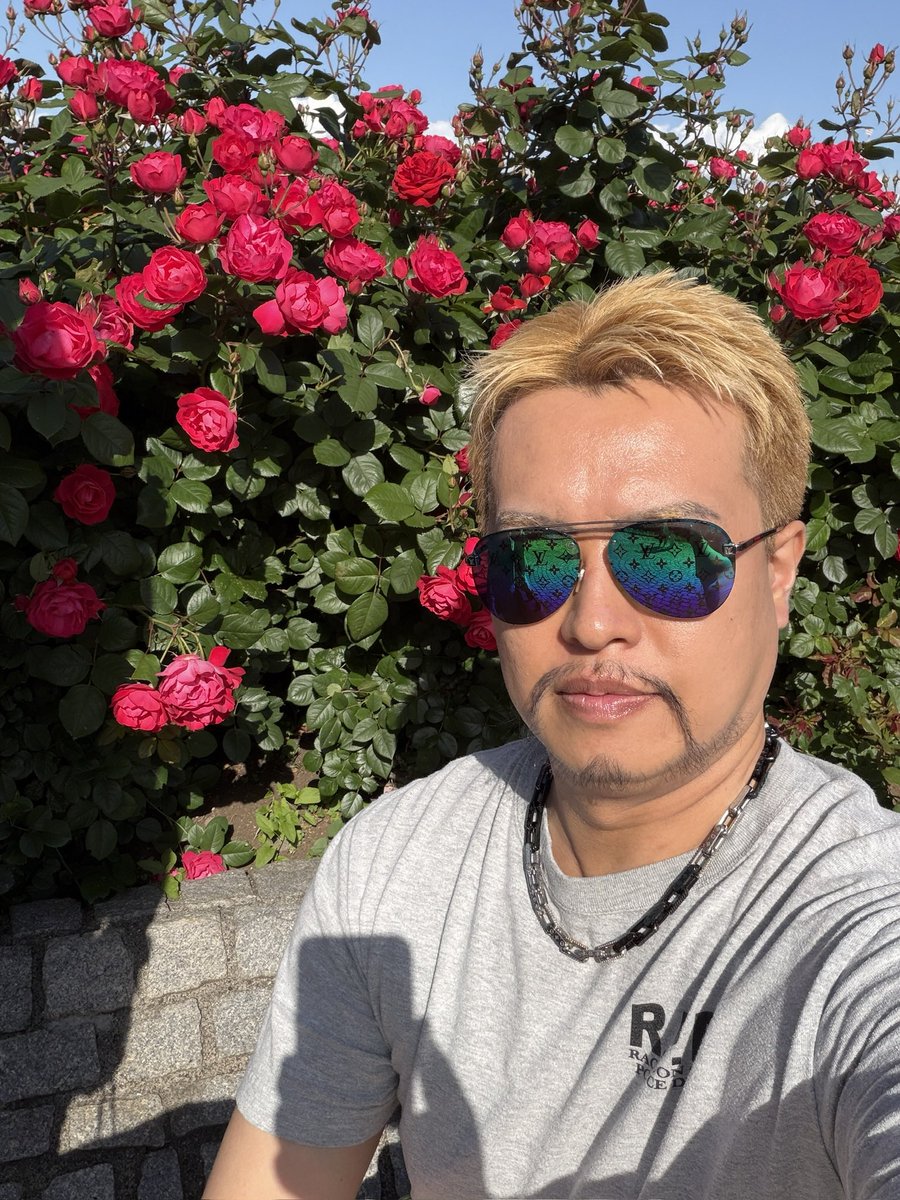 hiroincostumes's tweet photo. いつメン（勝手に認定）とお茶→謎解き脱出→薔薇🌹→お茶という最高の日曜日。天気も良くて、最高の外出日和だった✨ https://t.co/LQBvtDk5gz
