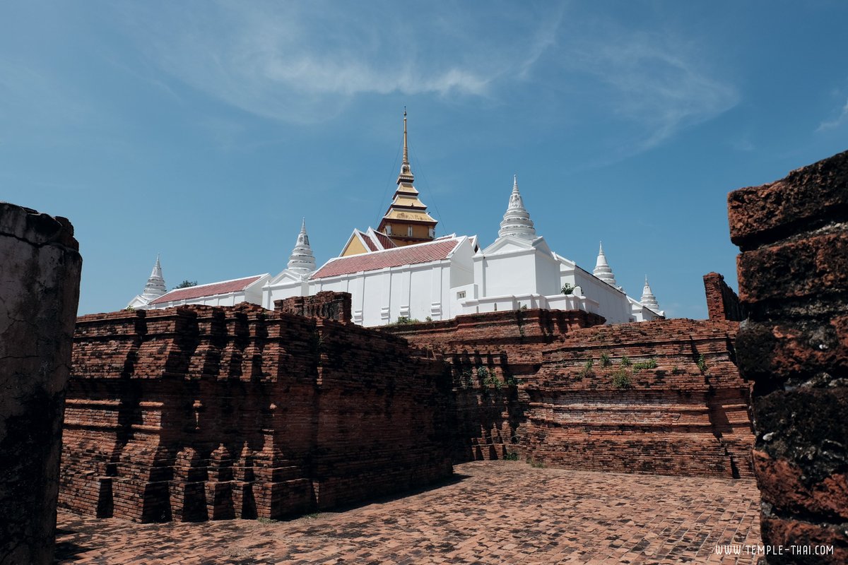 thai_temples1's tweet photo. One of the most spectacular sites in Ayutthaya province : Prasat Nakhon Luang (ปราสาทนครหลวง).

It is a fortress built by Prasat Thong (ปราสาททอง) in the 17th century.
The galleries house very photogenic Buddha statues.

https://t.co/5htTGLPeti https://t.co/wYiP6rFD1T