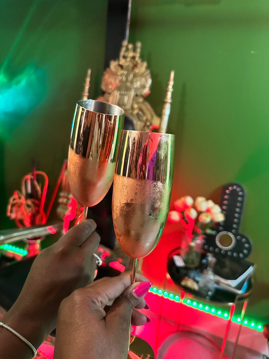 Madame Caramel tweet media