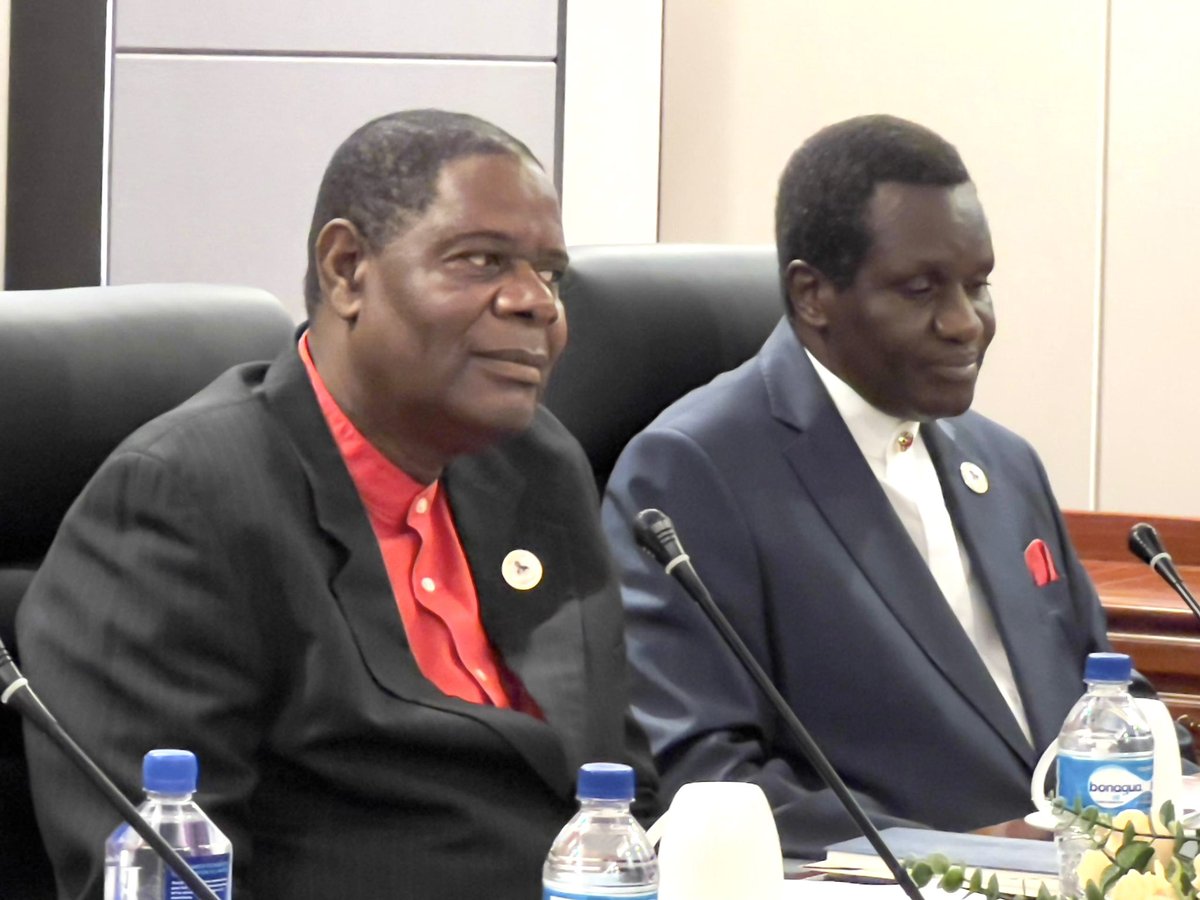 MoeChanda's tweet photo. The ZAOGA- FORWARD IN FAITH MINISTRIES INTERNATIONAL leadership paid  a courtesy call on His Excellency President Dr Emmerson Mnangagwa 
this morning at his Munhumutapa Office. 

The church continues to play a central role in nation building promoting peace , unity , and developmen and is also one of the most established indigenous religious institutions . The courtesy call 
on President Mnangagwa was also to formally introduce it’s  new Archbishop, Dr Joseph Joe Guti.

📷Monika Chanda 

#ZAOGA #Zimbabwe #Development #PresidentMnangagwa #Education #Unity #Peace #AfricaMonth #CultureMonth