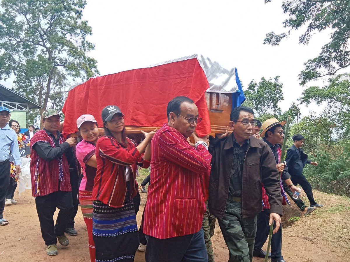 arakan_gro14090's tweet photo. The funeral of veteran revolutionary leader Khun Reh Man Htoo was held today, May 13, in a liberated area, where ethnic revolutionary leaders, including Karen National Union (KNU) Chairman Padoh Saw Kwe Htoo Win, attended and paid their respects, according to funeral records. https://t.co/WREnzsIHRu