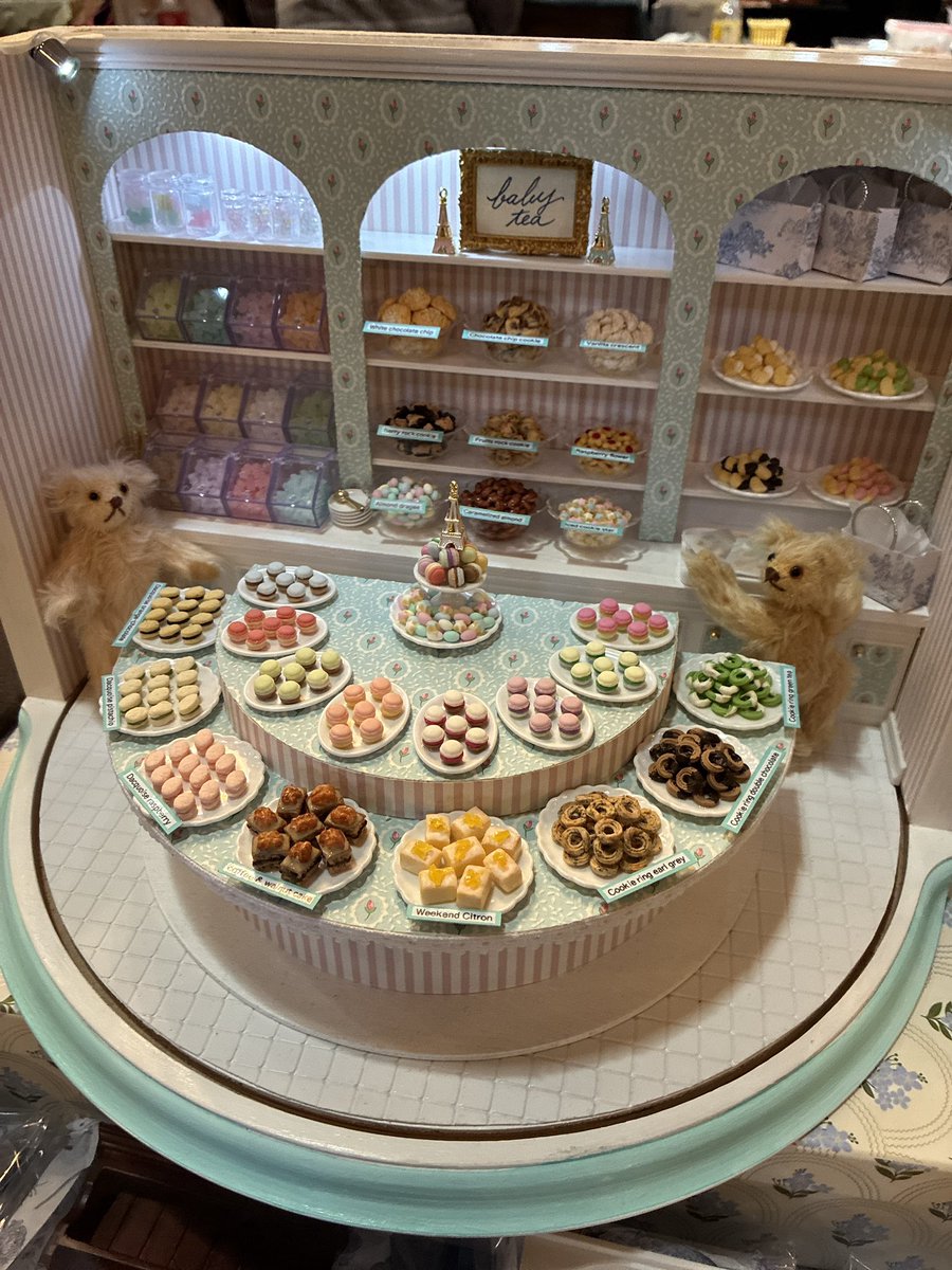 diorama_node's tweet photo. 中の人(@ESU_Diorama )は先日大阪で開催とドールハウス展を視察してきました。

日常の風景や身近なアイテムのミニチュアにとても癒されました！

 #ミニチュアドールハウスマーケットin関西 https://t.co/tzZETNRk8V