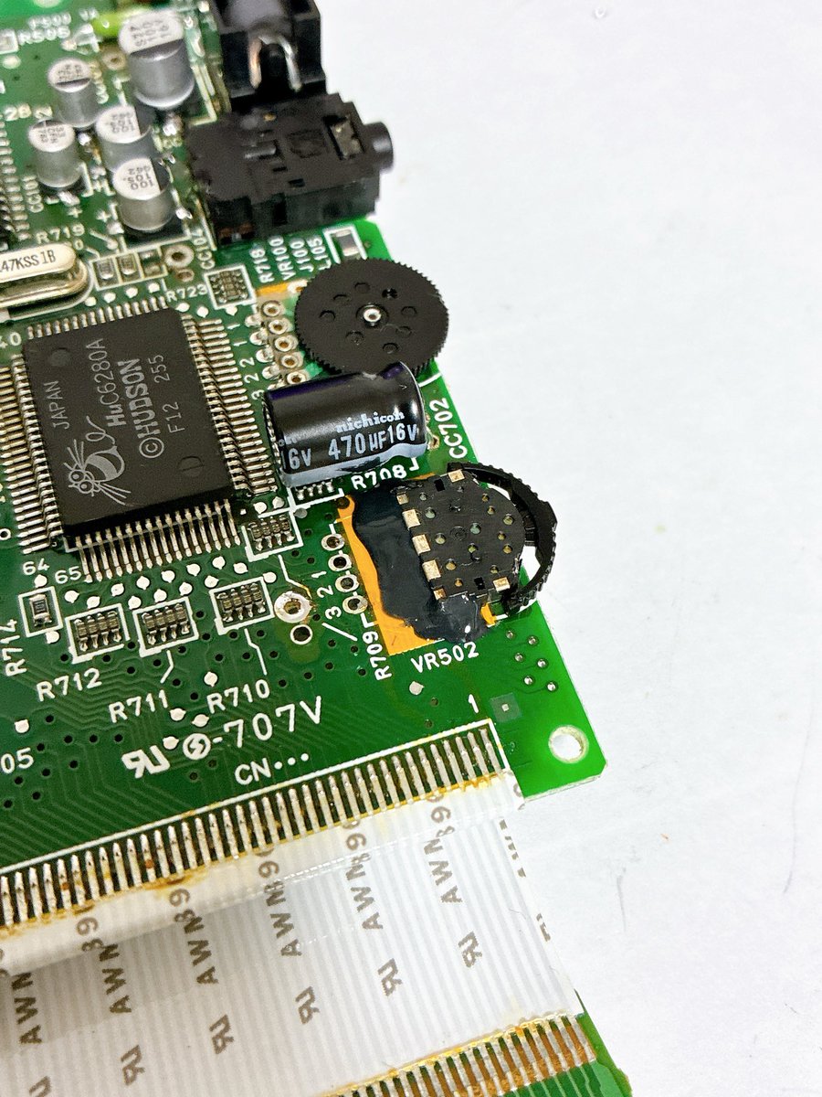 StoreSmartmart's tweet photo. お疲れ様です
今回はPCエンジンGTの修理メンテを
行いました　コンデンサとヒューズを
交換後、液晶をサイズアップしています✨

コンソール5のマウントでIPS液晶と
基板をマウントしております
OSDの方もしっかりと固定して
いますので安心ですね☺️ https://t.co/Nnocf79yfI