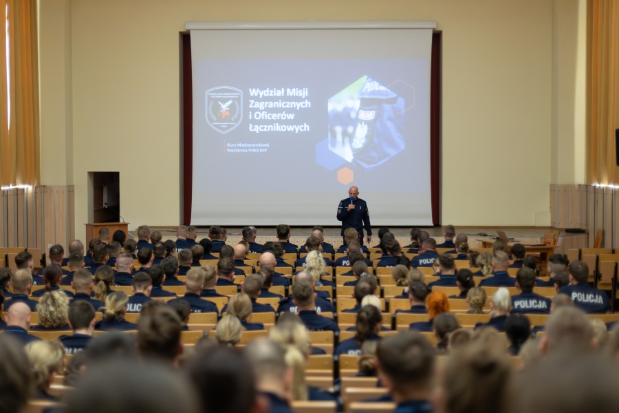SP_Slupsk's tweet photo. Zajęcia fakultatywne poświęcone służbie poza granicami kraju przygotował dla słuchaczy Szkoły Policji przedstawiciel Biura Międzynarodowej Współpracy Policji KGP, a także dowódca XXXIX rotacji JSPP w Kosowie
https://t.co/JjJDRmmVzp https://t.co/r0CK8aHE6Q