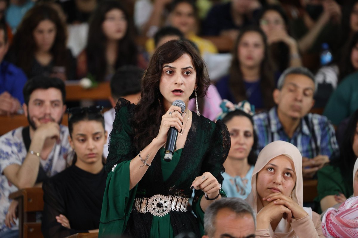 RojavaUniv's tweet photo. Hinek wêne ji komxebata 15’ê Gulanê ya bi navê "Vejîna Zimanê Kurdî li Rojavayê Kurdistanê" ku niha li zanîngehê bi rê ve diçe. https://t.co/gpw7xXPAU0
