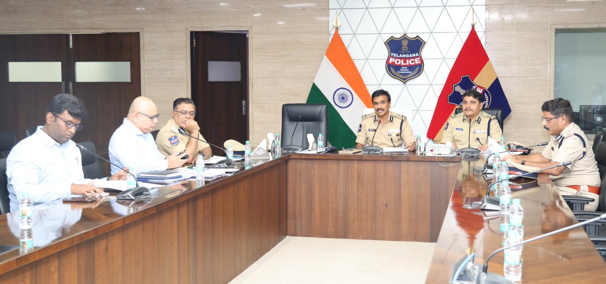 RevanthCh_'s tweet photo. Action will be taken against anyone who disturbs peace during Bakrid: DGP CV Anand

DGP said that 52 inter-state check posts established along borders of Chhattisgarh, Karnataka, Maharashtra, and AP in addition to 203 check posts across the state to curb illegal cattle smuggling. https://t.co/y2PmPYDQTv