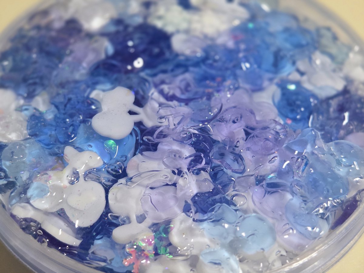 0h4ru0's tweet photo. 이건 위시였는데 크런치 클리어는 다행히 괜찮았고 무엇보다 넘 이쁘고 확실히 일반 크런치랑 플레잉하는 느낌이 완전 다름.. 체리 비즈가 그냥 납작한 게 아니라 하트모양 양각이 있는데 이게 비즈끼리 미끄러지면서 내는 도각도각 소리가 진짜 너무 좋음🥹🥹🥹🥹🥹 https://t.co/H0iSPPDazm
