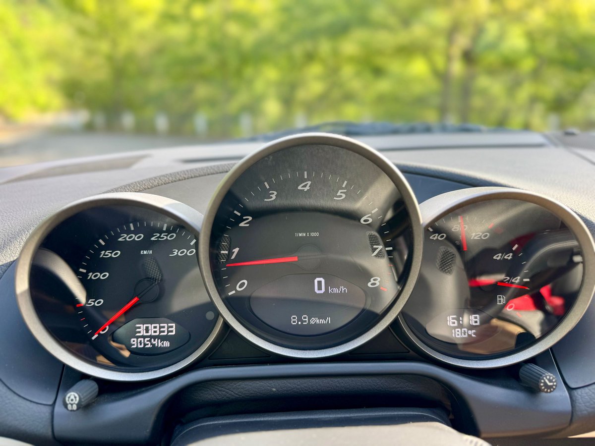 boxster_gts's tweet photo. 987 ボクスター  スパイダー
噂にはかねがね聞いていたが、想像以上だった

これ以上、運転が気持ちいい車なんてあるのか？

そう思うくらい、軽く、乗り心地よく、俊敏、そして、素晴らしいエンジンとエグゾースト

あかん。これはあかん。

最新のポルシェとか要る？？
そんな風に思った試乗だった https://t.co/aPqaTvFlfb