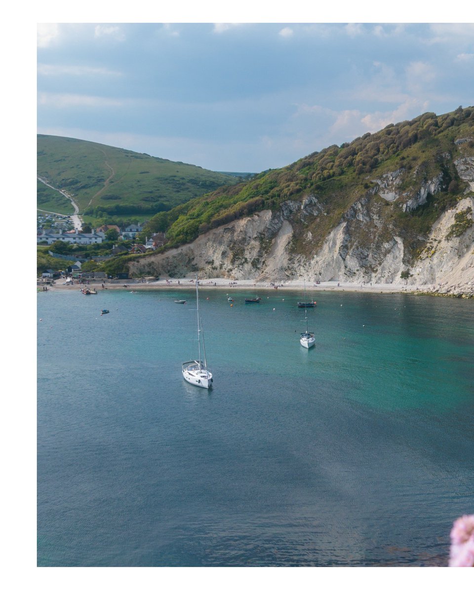 DroneStudio's tweet photo. Lulworth cove looked spectacular Saturday 🌊🐚 #lulworthcove #dorset https://t.co/CRdKWSNUzw
