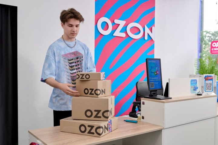 New Retail tweet media