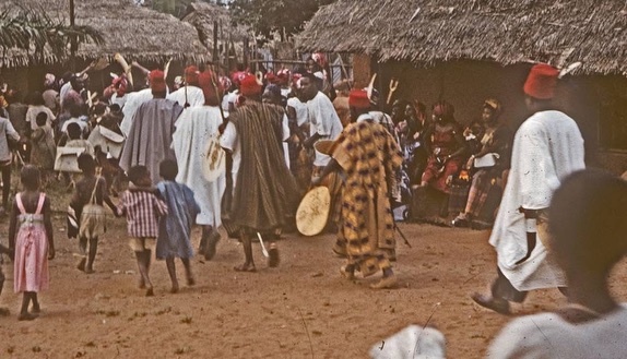 Floydkennie's tweet photo. Bring back the art of Elephant Tusk or are we taking wildlife preservation too serious? 

📸  Richard Henderson

at the burial of Oziziani (Ogboli-eke) Ikwa-Ozu, Onitsha Anambra State in the 60s. https://t.co/eurkNAouCR