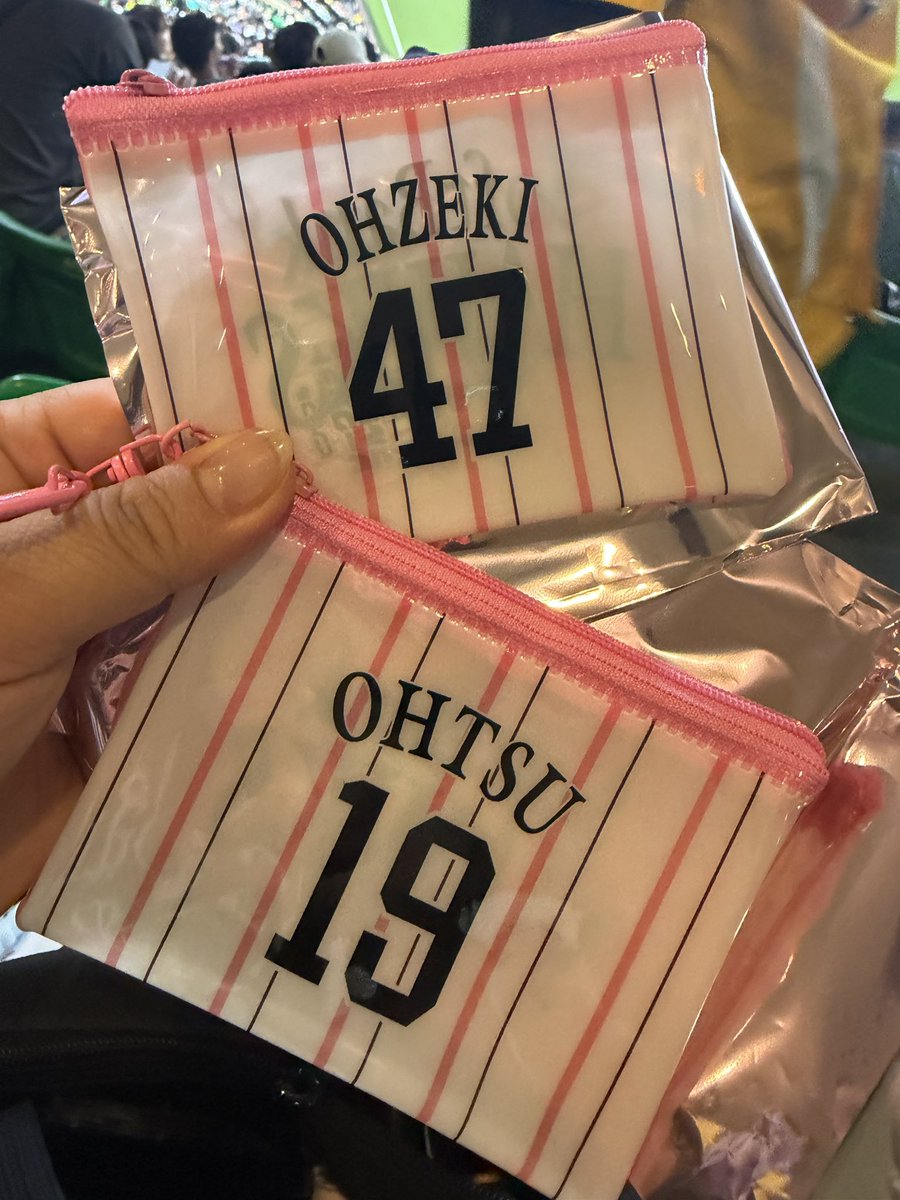 R89949764's tweet photo. ホークス　交換or買取
ピンクフル　シークレットマルチポーチ

譲　19.47
求　6.8.10

本日現地です！交換か買取できる方いましたらよろしく！！

福岡ソフトバンクホークス
ピンクフル
若鷹ガチャ https://t.co/gwM07FMtJe