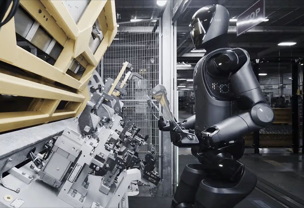SoftwebHQ's tweet photo. The next wave of automation won’t just be software it will be physical. Humanoid robots are accelerating fast, with 2026 shaping up as a key milestone.

Read more 👇️ 
https://t.co/2Niy1TBI6o 

#AI #Robotics #Innovation https://t.co/2yYI8TKQ94