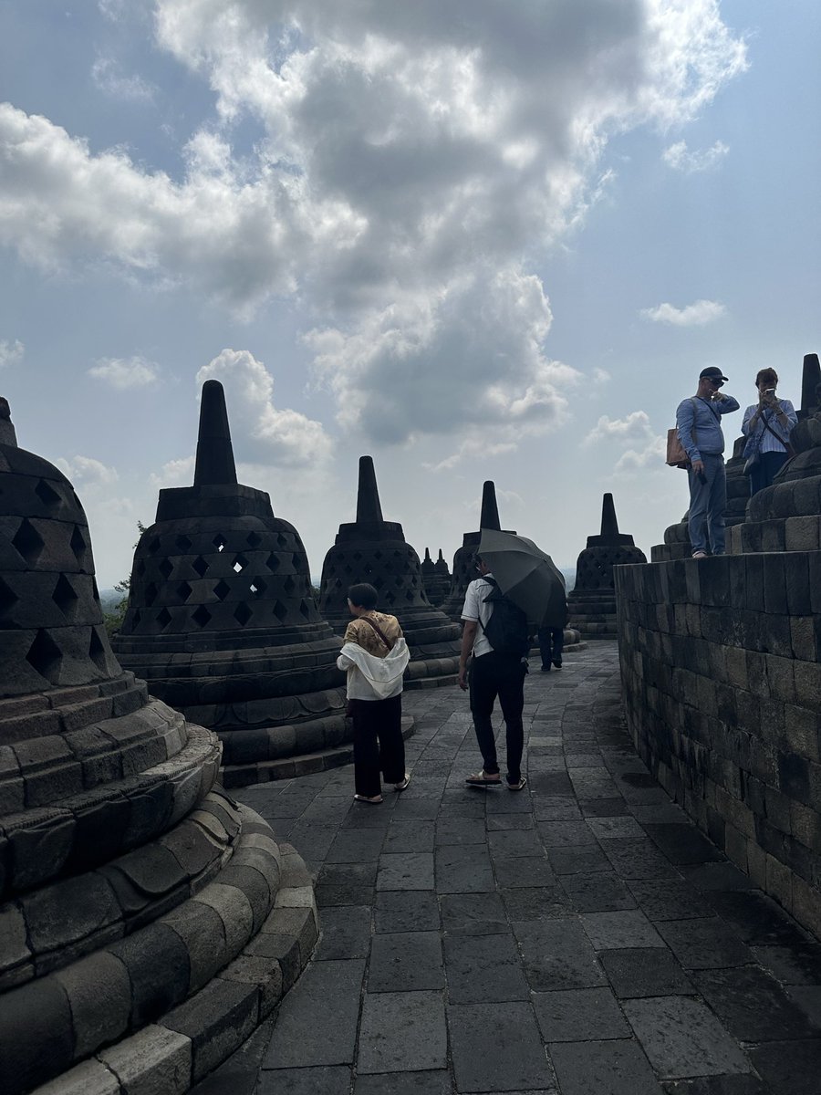 本日はインドネシアのお寺のナンバーワンとナンバー2見に行って来まし