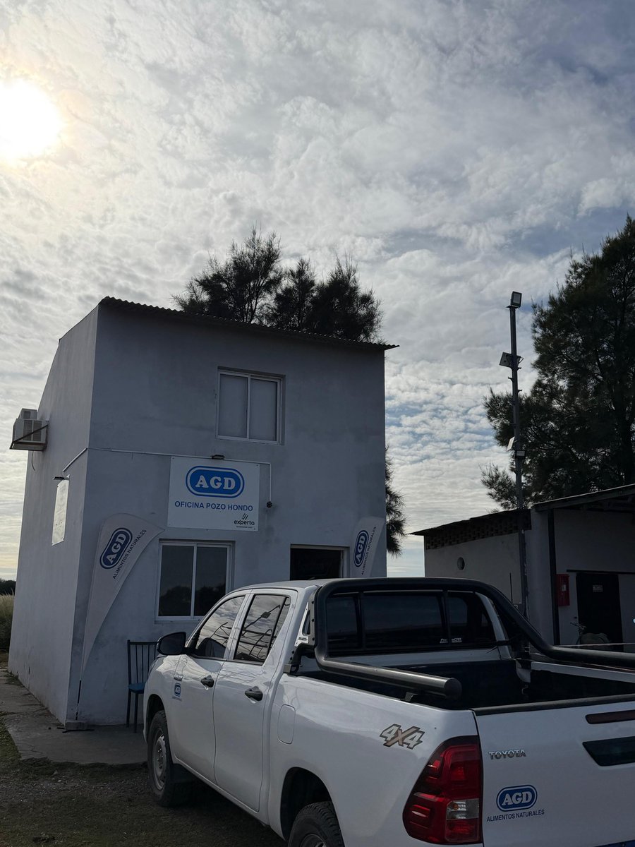 AgDtucuman's tweet photo. Esta en nuestra oficina Logística 🚚 de Pozo Hondo
▪️Su funcion: asistir a nuestros clientes 👨‍🌾 sobre la Ruta 34 con logística 
▪️Distante a 80 km de Colombres y 88 km de Beltran (nuestras descarga en la region).
▪️Despacha 50-60 🚚/dia
📍Pozo Hondo- SDE https://t.co/RqptLj09ON